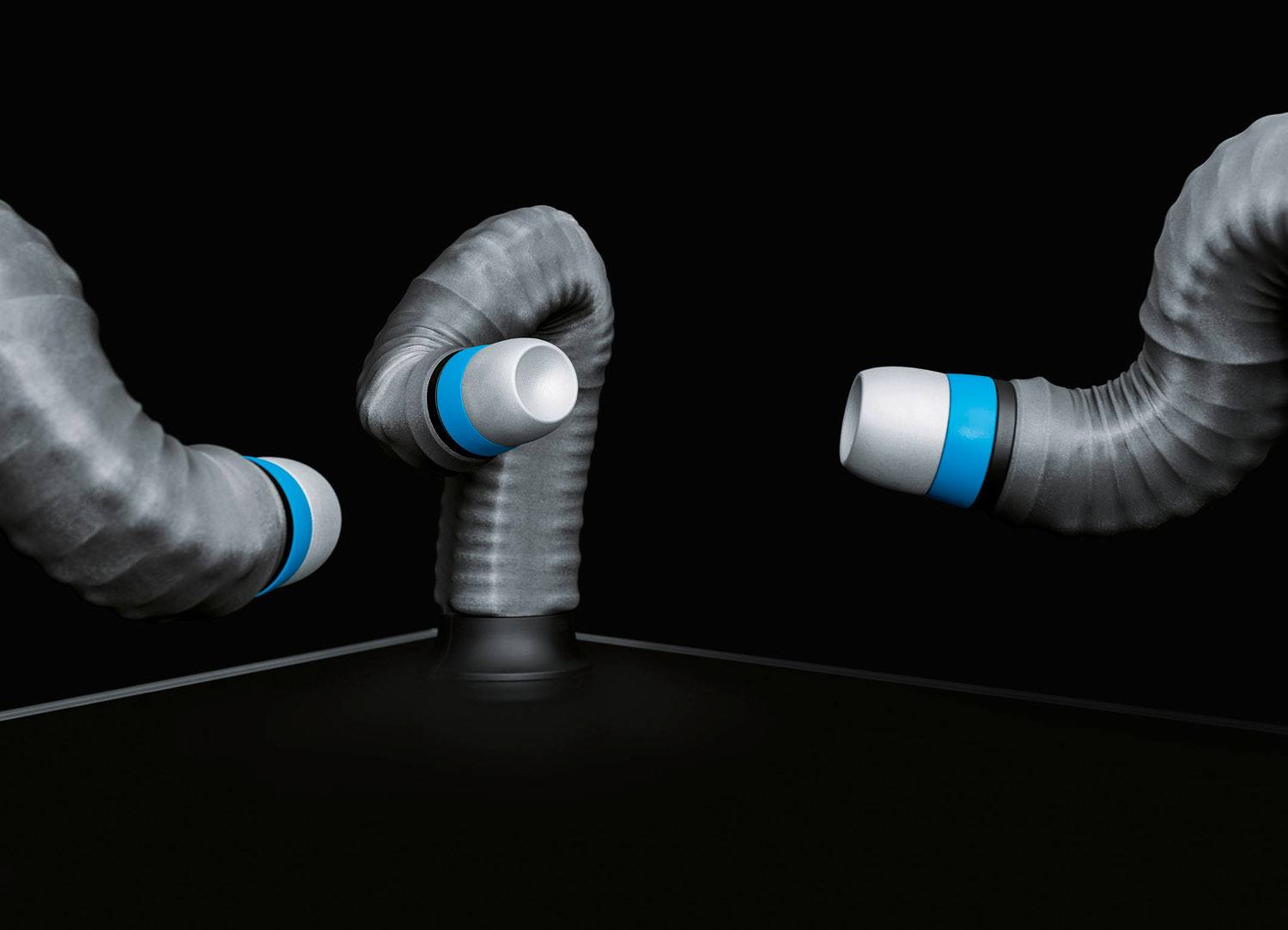 Der BionicmotionRobot ahmt fließende Bewegungsabläufe mit seiner flexiblen pneumatischen Balgstruktur und einer entsprechenden Ventil- und Regelungstechnik mühelos nach.