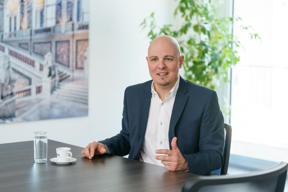 DI (FH) Christoph Ungersböck, Geschäftsführer Sick Österreich: „Für die Smart Automation planen wir einen Pop-Up Stand, bei dem nicht die Produkte, sondern das Netzwerken und das persönliche Gespräch im Mittelpunkt stehen werden.“